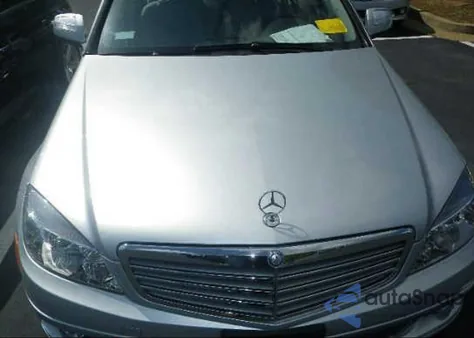 2009 Mercedes-Benz C300 z USA, uszkodzony, nr VIN WDDGF54X99R043901